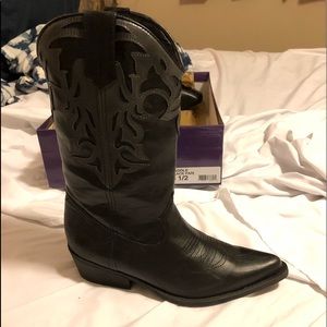 Black cowgirl boots